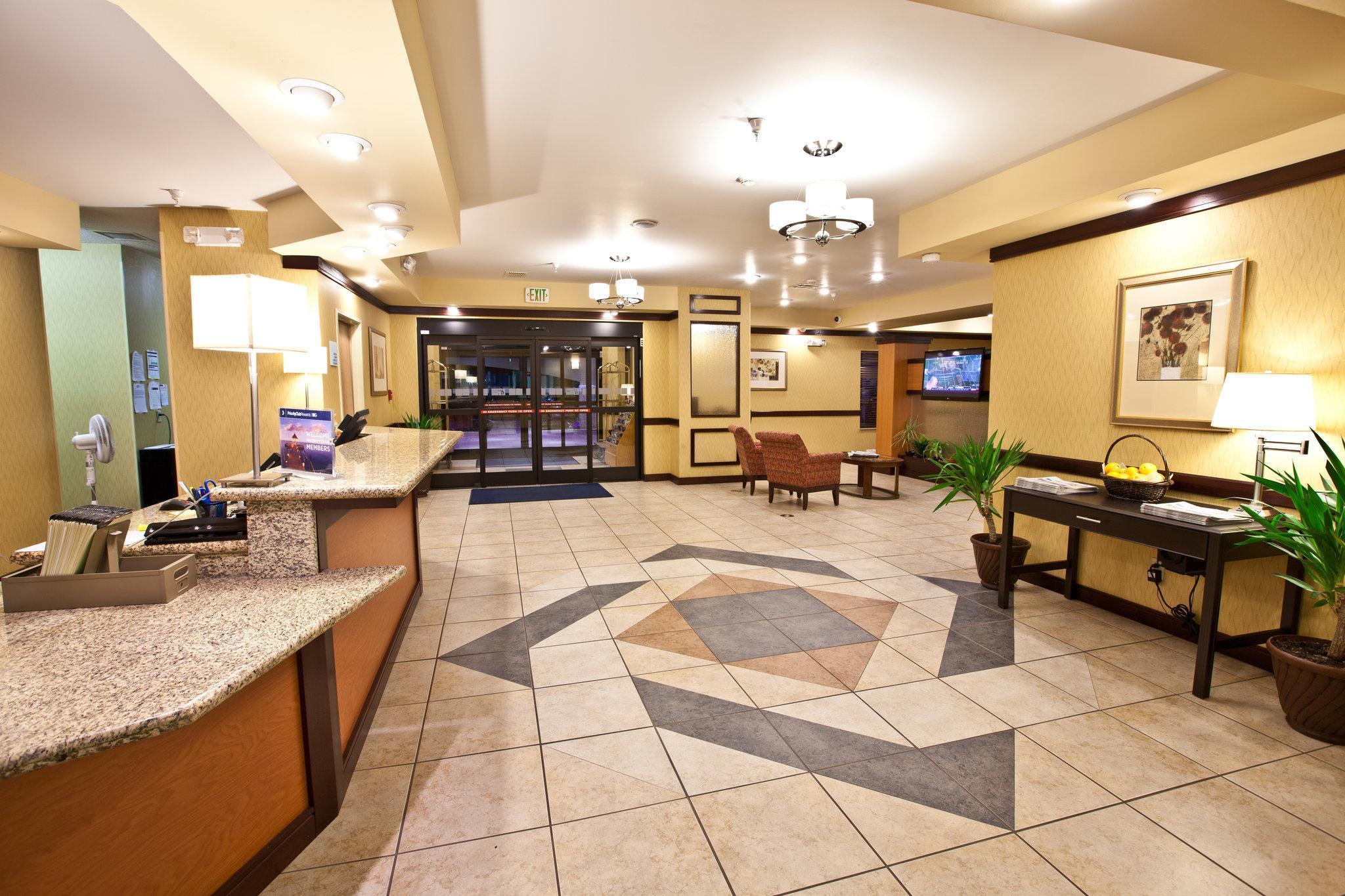 Holiday Inn Express Plymouth By Ihg Exterior photo